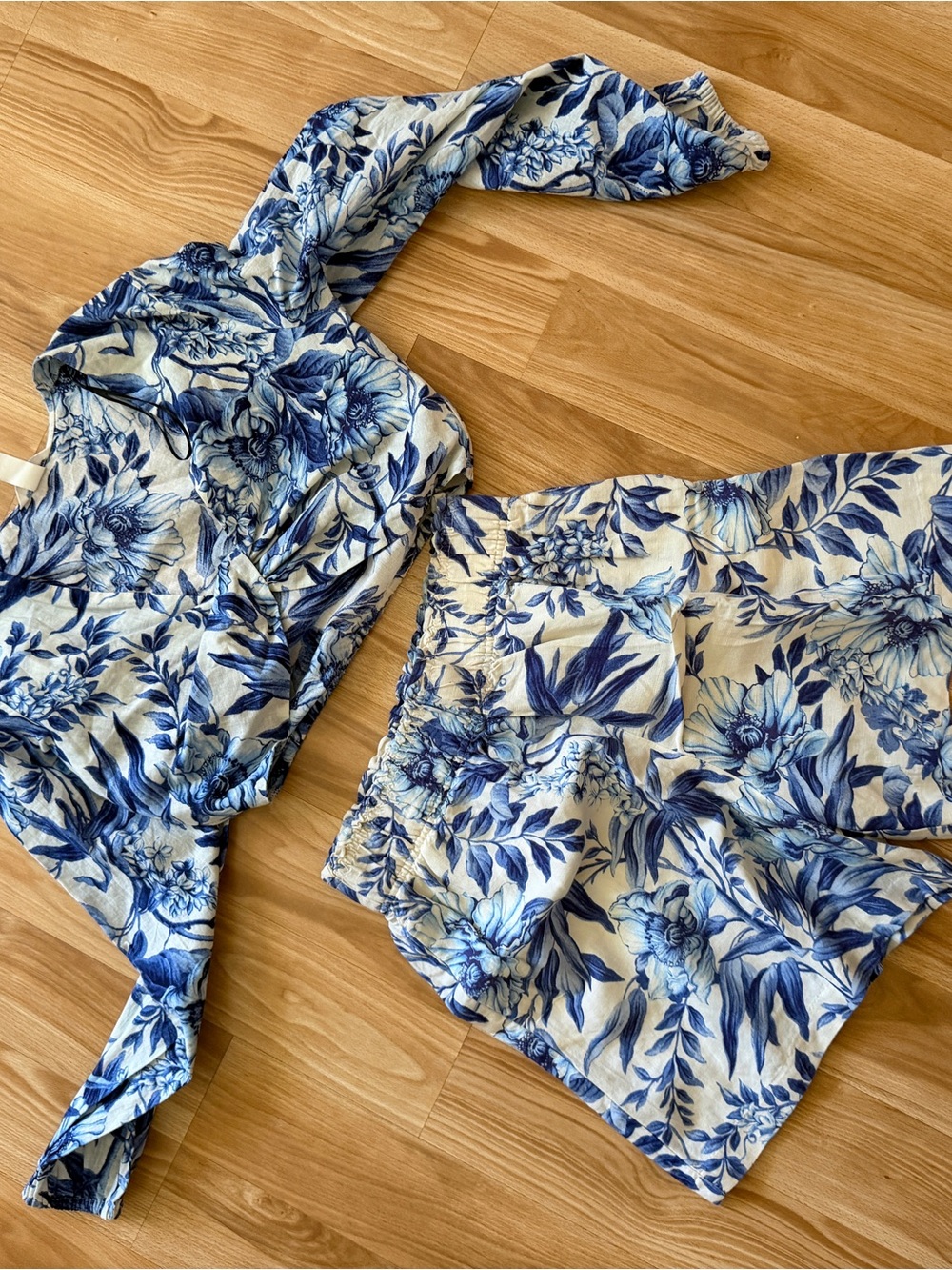 H&M Women's Size Small Blue White Floral Linen Crop Top & Shorts Set